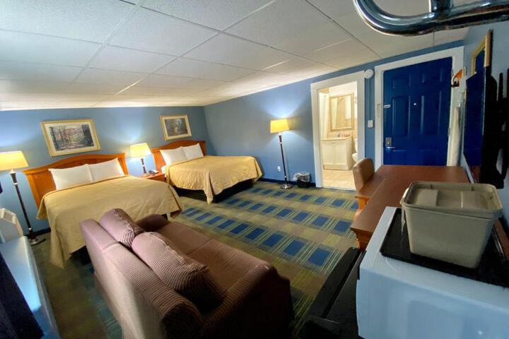 2 Double Beds (1 of 5)