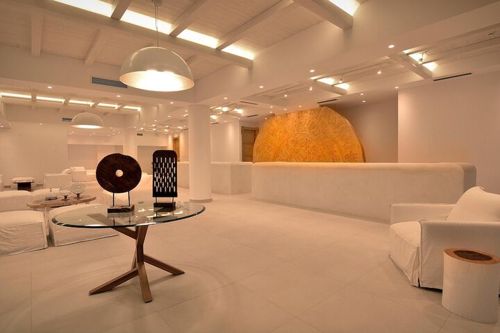 Entrance & Lobby