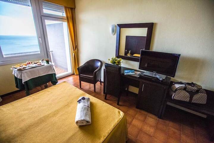 Room 7 of 24