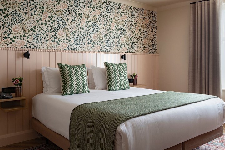 Room 14 of 63