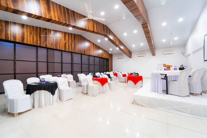 Ballroom/Hall 154 of 187