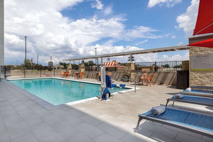 Hotel Pool