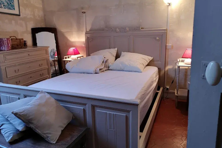 Room 5 of 15