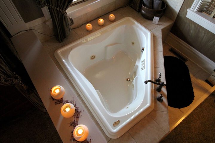 Hot Tub 80 of 132