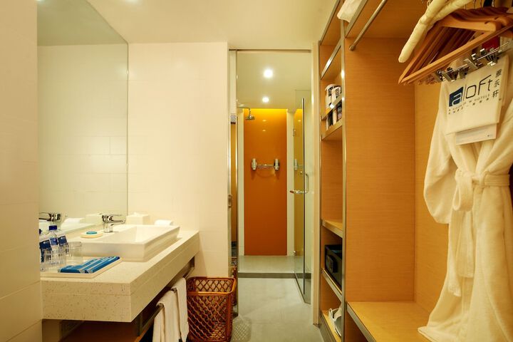 Room 4 of 27