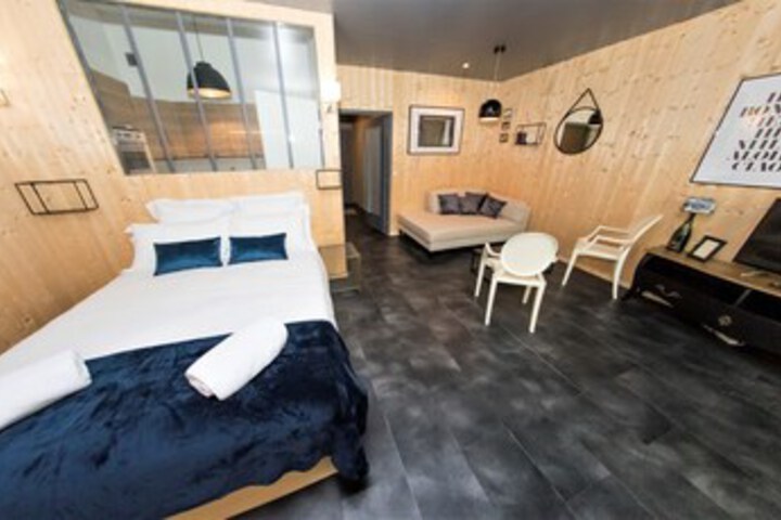 Room 6 of 20