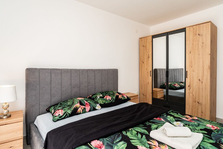 Room 3 of 90