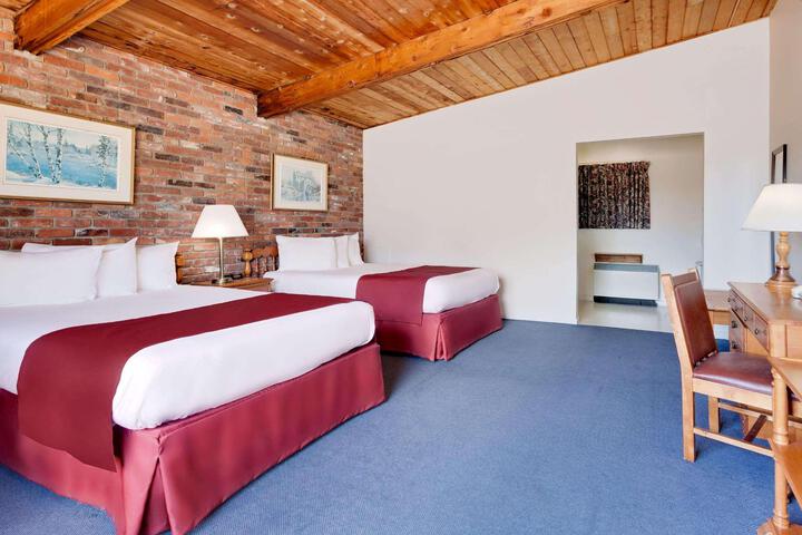 2 Queen Beds (4 of 18)
