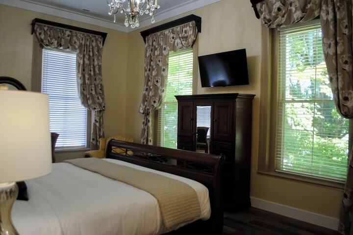 Room 13 of 28