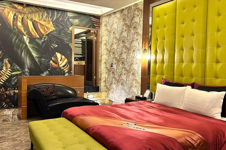 Room 30 of 97