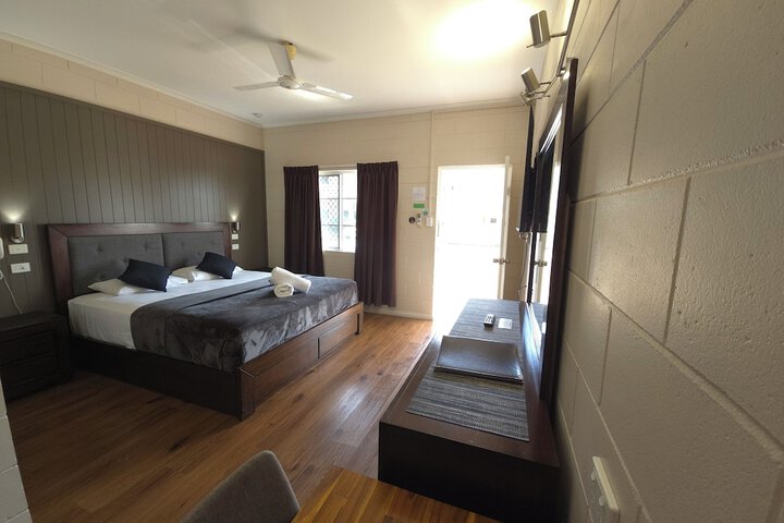 Room 7 of 33