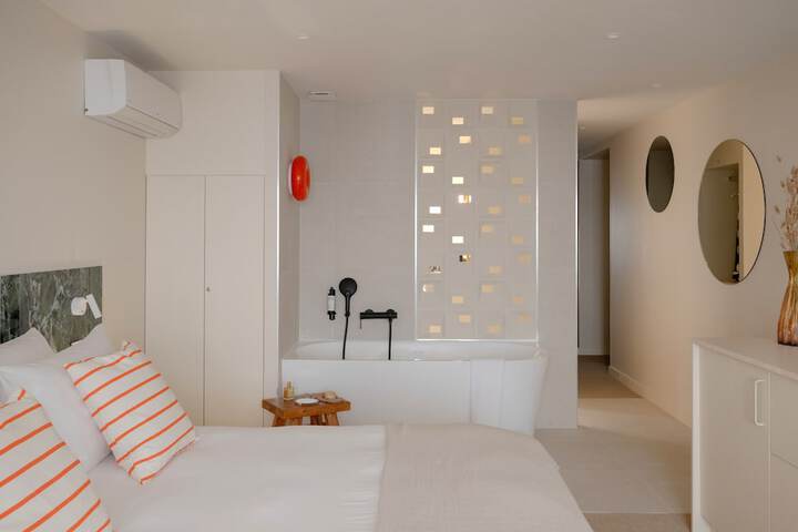 Room 206 of 780