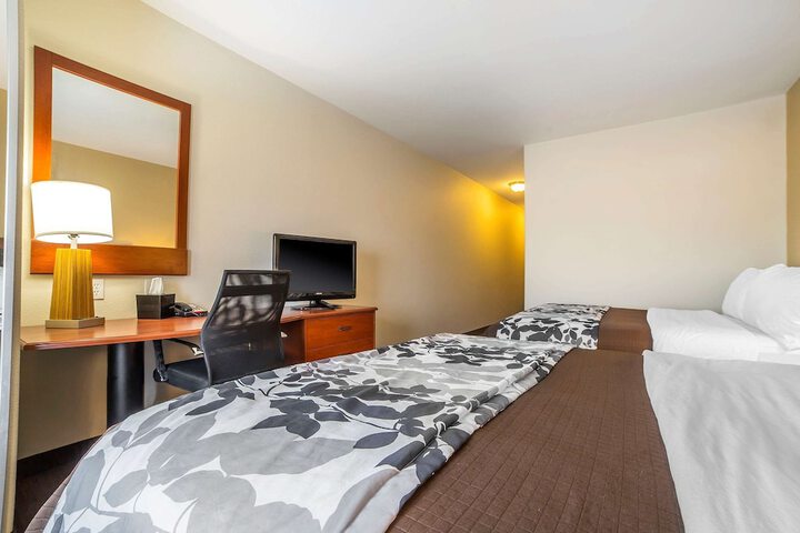 Room 6 of 33