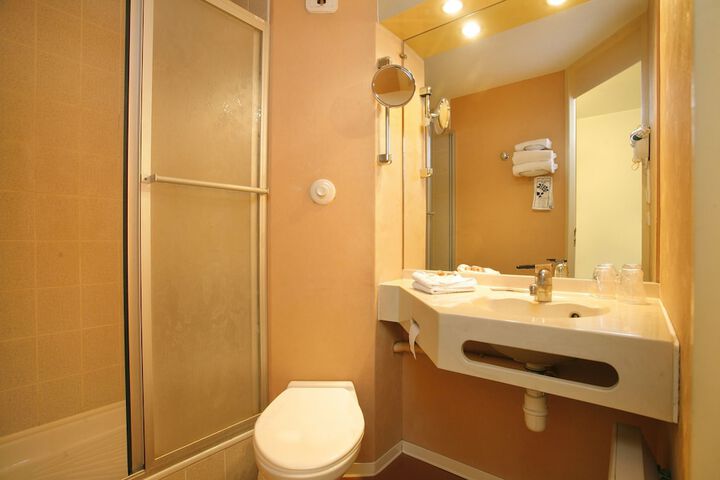 Room 14 of 23