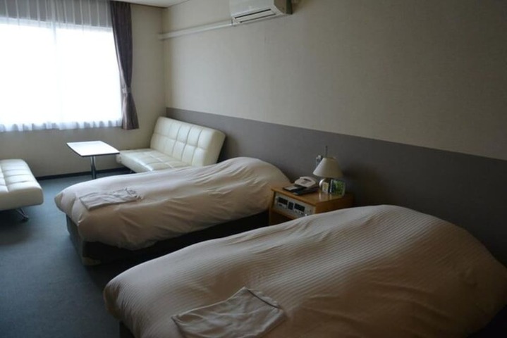 Room 12 of 27