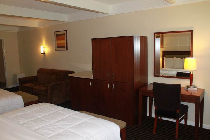 2 Queen Beds (5 of 6)