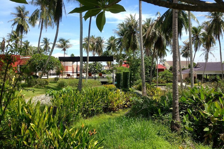 Hotel Exterior 53 of 60