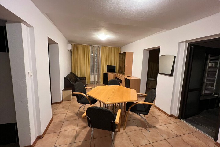 Room 16 of 27