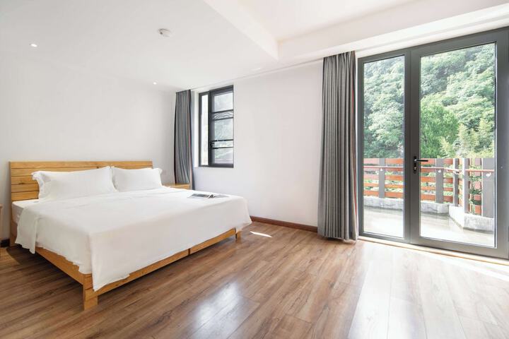 Room 27 of 170