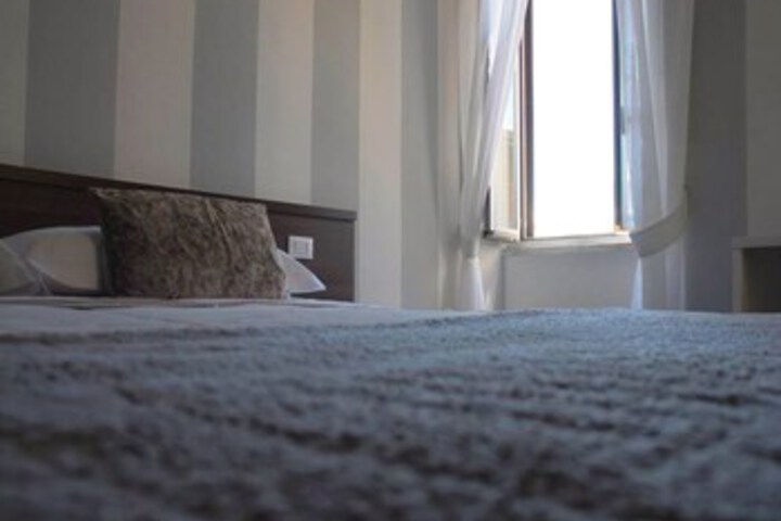 Room 6 of 22