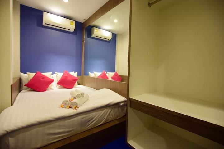 Room 3 of 47