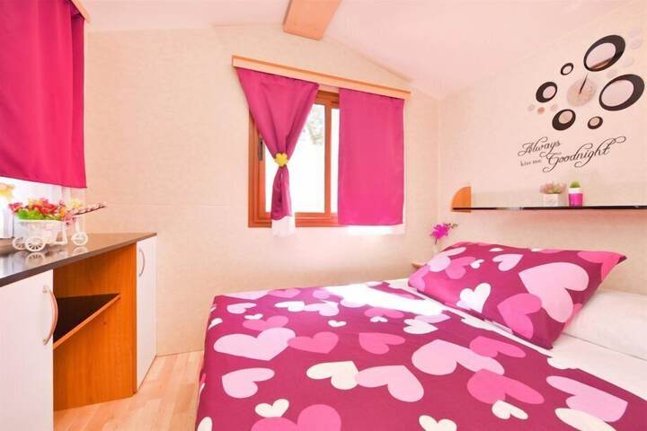 Room 2 of 28