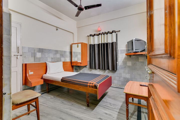 Room 5 of 13
