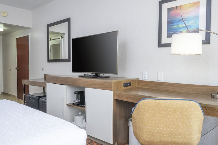 2 Queen Beds (11 of 11)