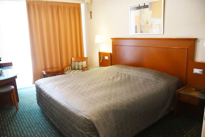 Room 4 of 23