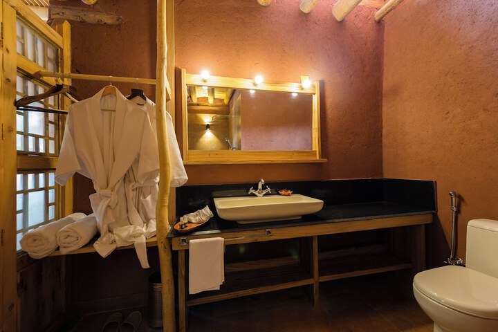 Room 6 of 10