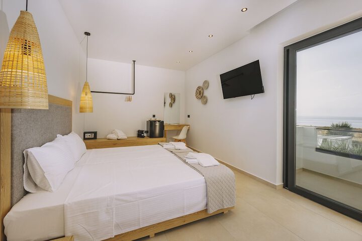 Room 33 of 100