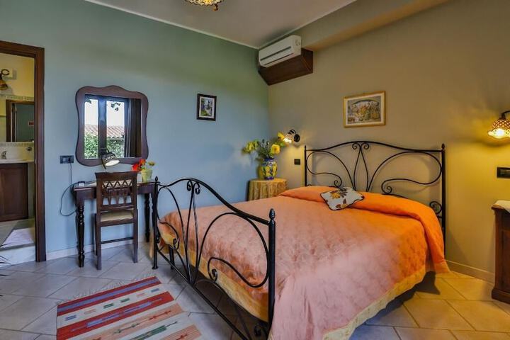 Room 5 of 41