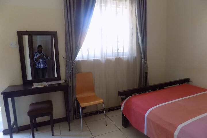 Room 5 of 17
