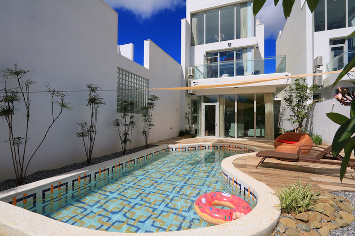 Pool 52 of 93