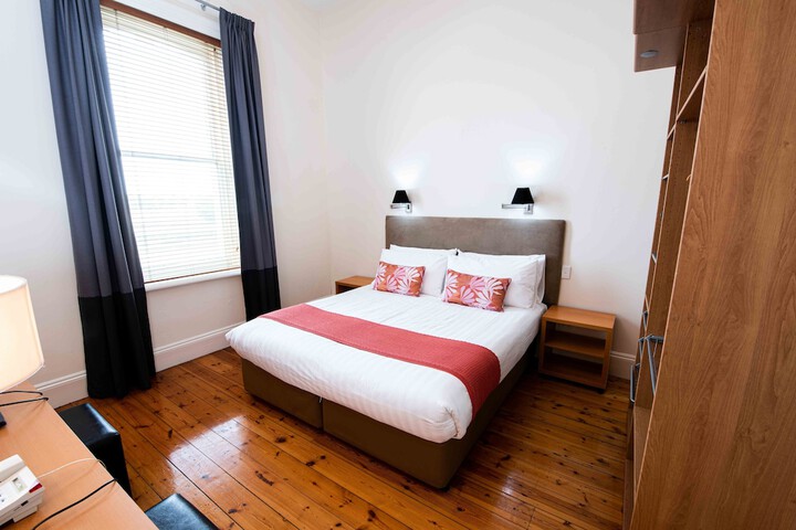 Room 8 of 32