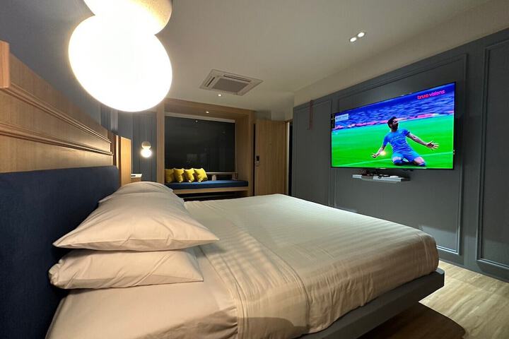 Room 8 of 38