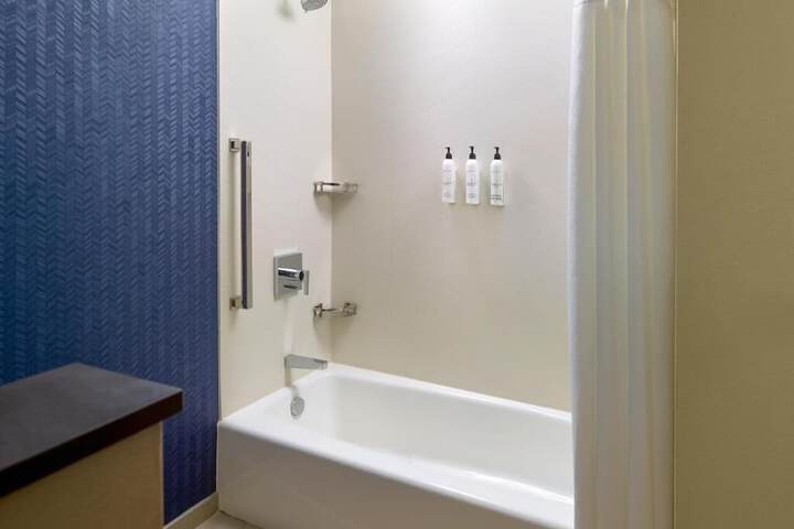 Room 10 of 12
