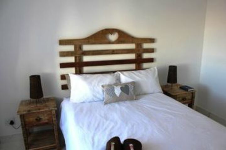 Room 4 of 9
