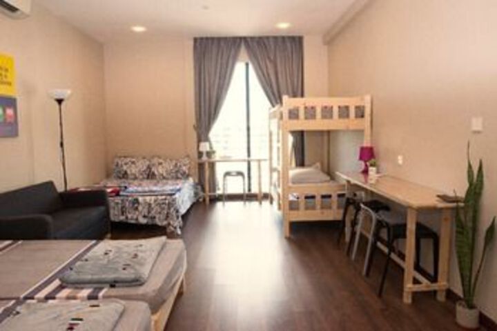 Room 5 of 10
