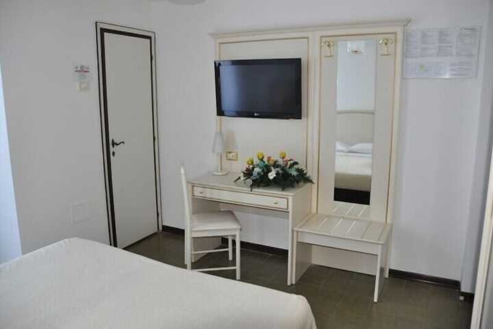 Room 9 of 44