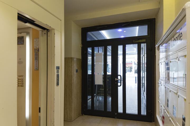Hotel 2 of 645