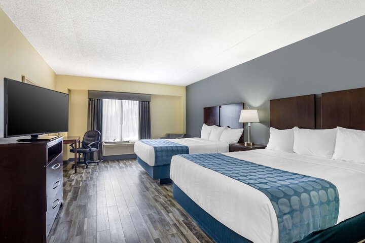 2 Queen Beds - Wireless High Speed Internet Accessible Microwave and Refrigerator Pillowto (3 of 12)