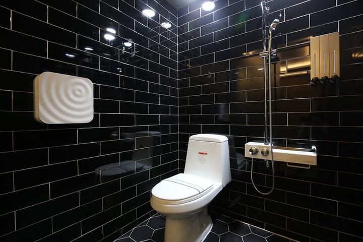 Room 7 of 10