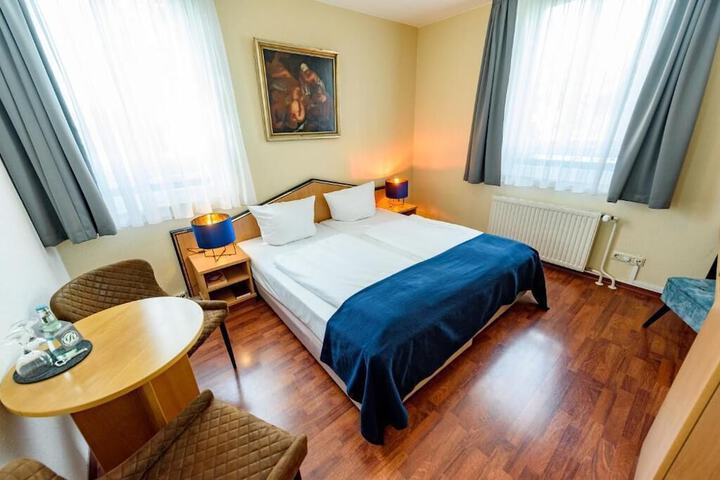 Room 10 of 47