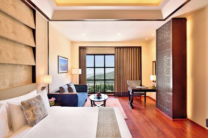 Room 5 of 18