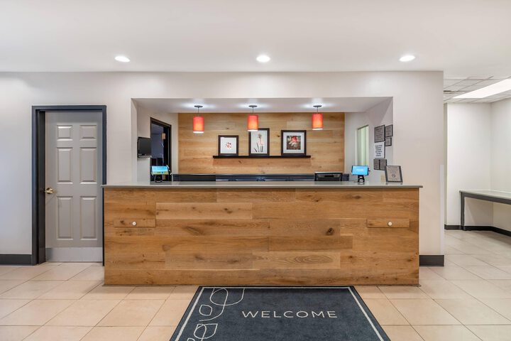 Entrance & Lobby