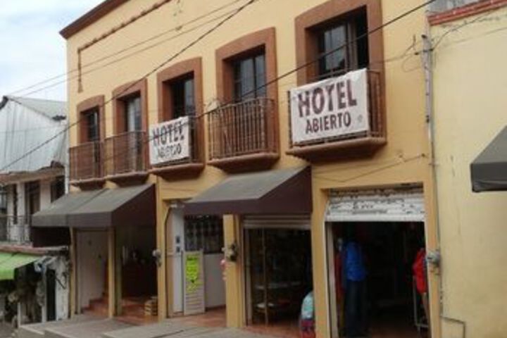 Exterior of Hotel Y Plaza Jalpan