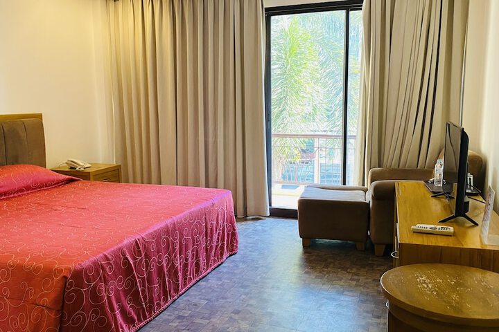 Room 11 of 37