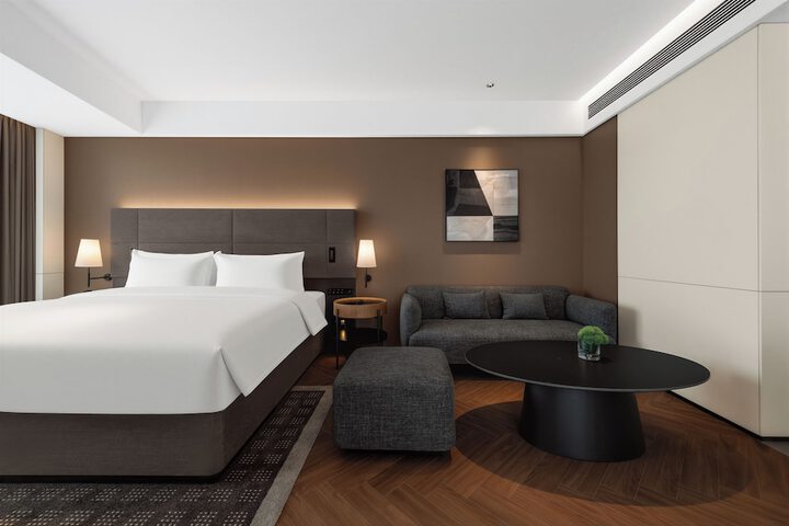 Room 12 of 82