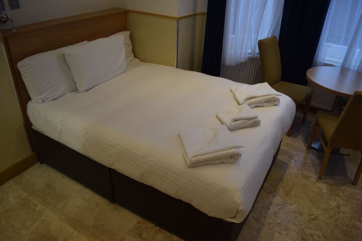 Room 17 of 90